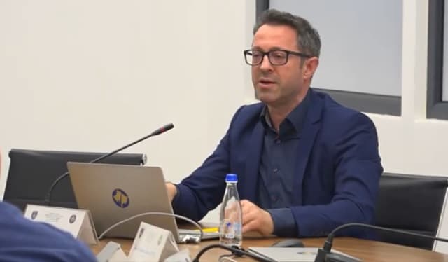 Bashkëshorti i U.D të Presidentes Haxhiu i reagon Gecit: Lufta e UÇK-së ishte e drejtë, dëshiroj lirinë e të gjithëve
