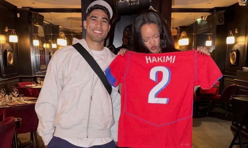 Hakimi takon Rihannën dhe i dhuron fanellën e PSG-së