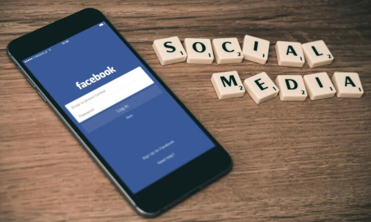 Gjigantët e rrjeteve sociale Meta, Roblox dhe TikTok mohojnë varësinë te të rinjtë – përplasje në Parlamentin britanik