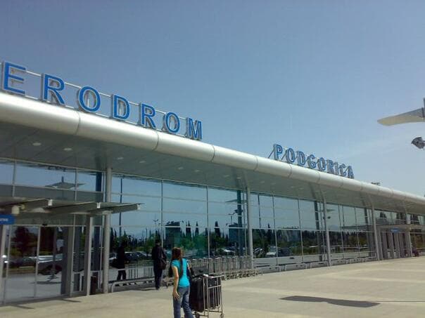 Alarm për bomba në Mal të Zi: Kërcënime në 24 shkolla dhe në Aeroportin e Podgoricës, policia nis kontrollet urgjente