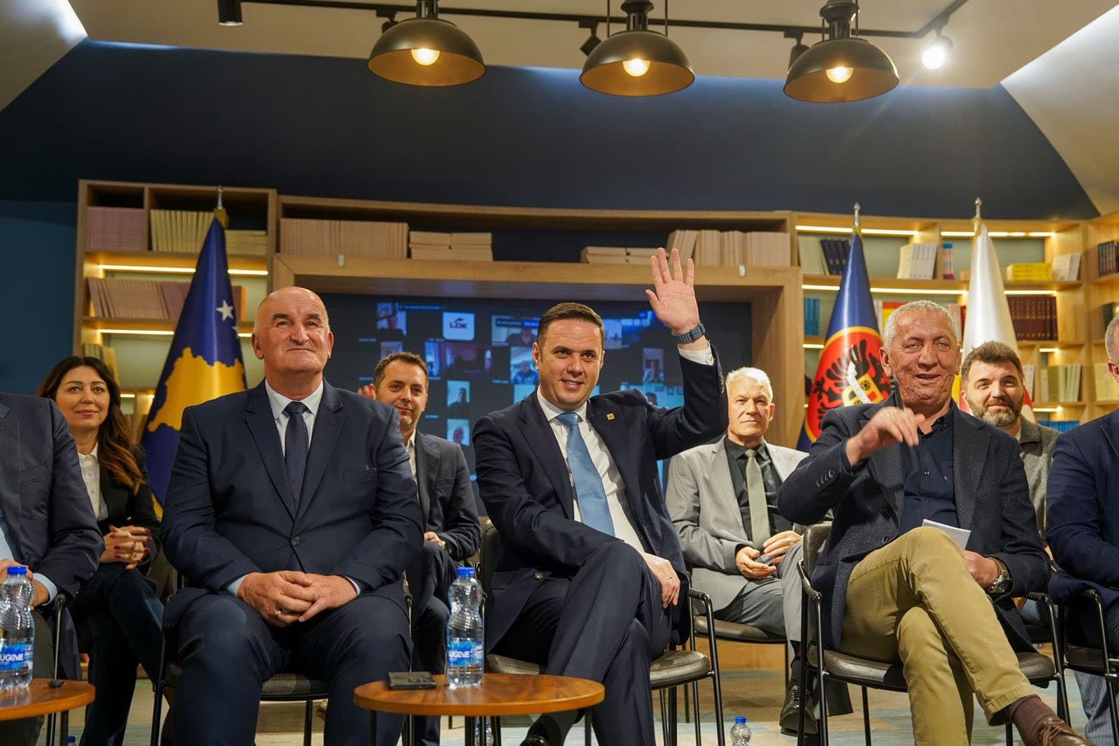 Abdixhiku mobilizon nëndegët e LDK-së, nisin përgatitjet për tubime në mërgatë
