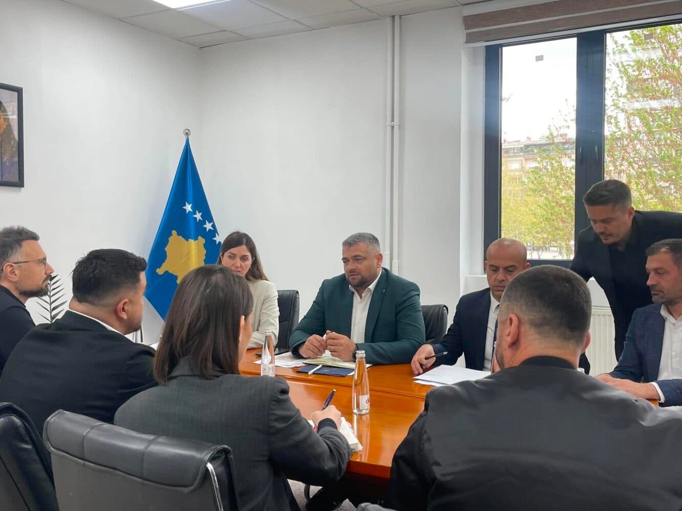 Humbjet e jetëve në vendin e punës, Hoti takohet me Shoqatën e Ndërtimit në Kosovë