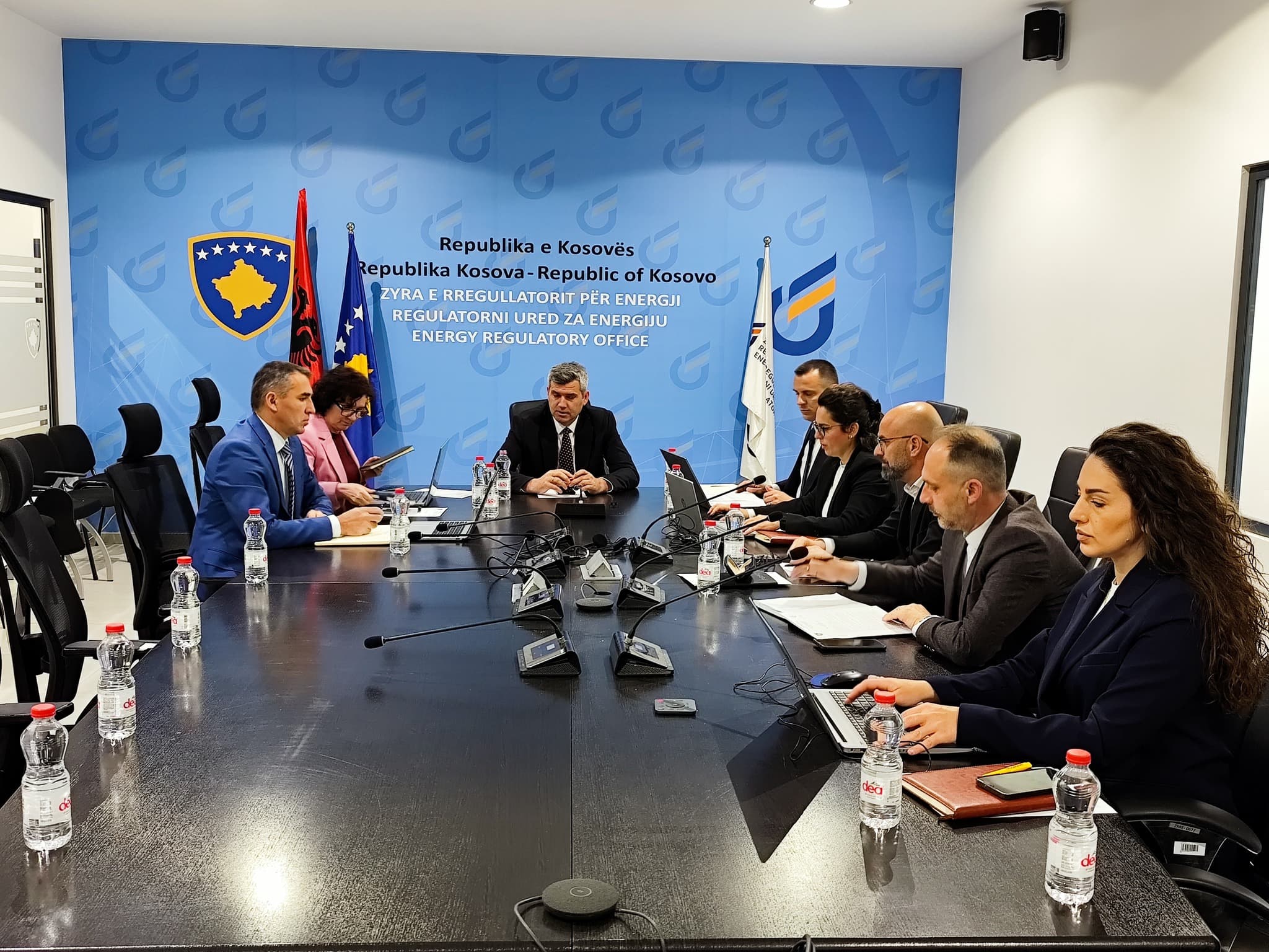 Bordi i ZRRE-së shqyrton ankesat e konsumatorëve, aprovon edhe disa vendime