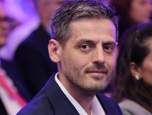 Bogaj largohet nga AAK pas 19 vitesh: Kur lojaliteti përballet me pabesi, heshtja nuk është më virtyt