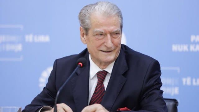 Sali Berisha ngushëllon për vdekjen e Qosjes: Pavarësisht mospajtimeve do ruaj gjithmonë respektin dhe mirënjohjen time
