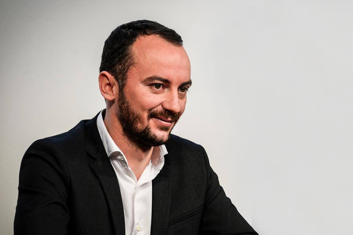Molliqaj kritikon qasjen e opozitës për presidentin: I dha të drejtë Kurtit