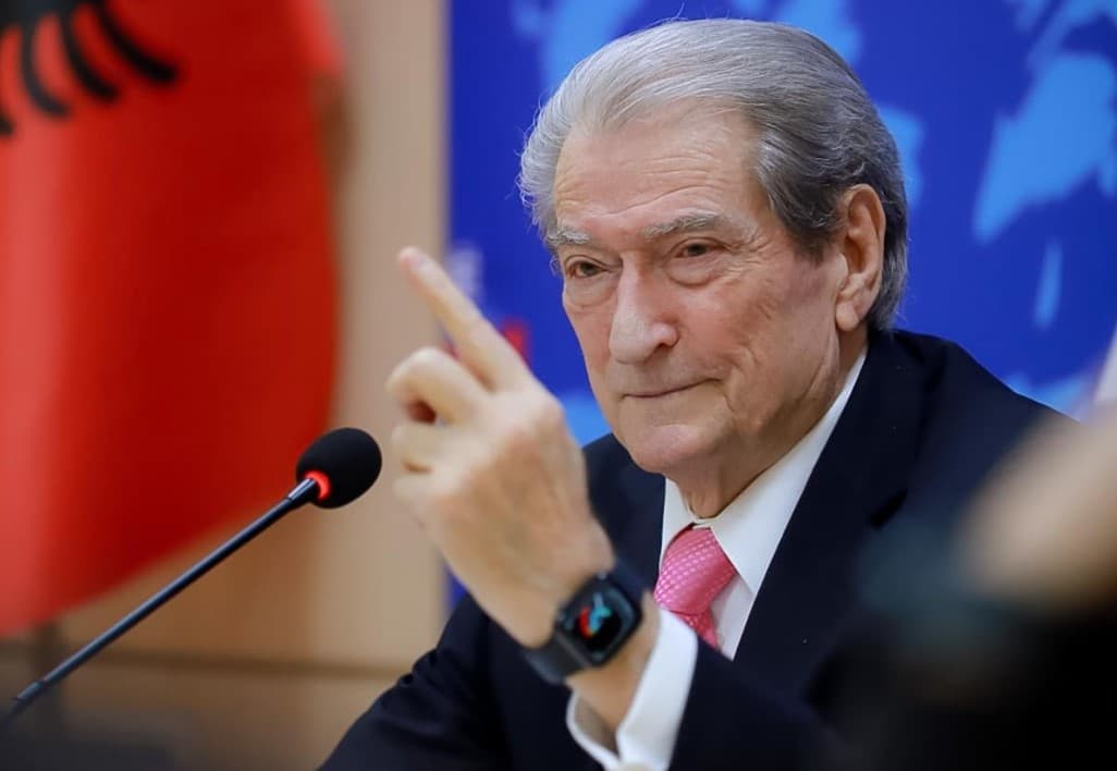 Sali Berisha: Pavarësisht kundërshtive e mospajtimeve do ta ruaj gjithmonë respektin e mirënjohjen për Qosjen