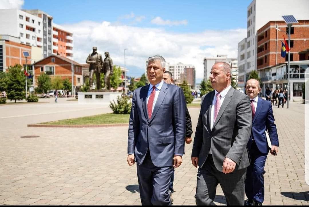 Lladrovci e urin Thaçin për ditëlindje, tregon se si u njoh me të në vitet e 80-ta