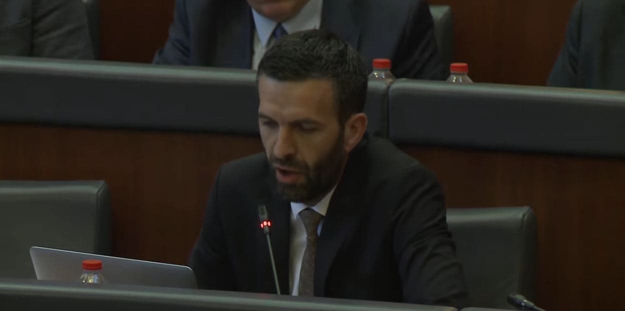 Eman Rrahmani pyet Kurtin: Si e shihni ju familjen, kush do ta përbëjë familjen sipas konceptit tuaj?
