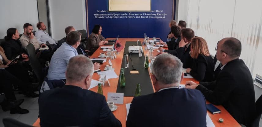 Kusari-Lila, Muja e Murati takojnë prodhuesit e qumështit