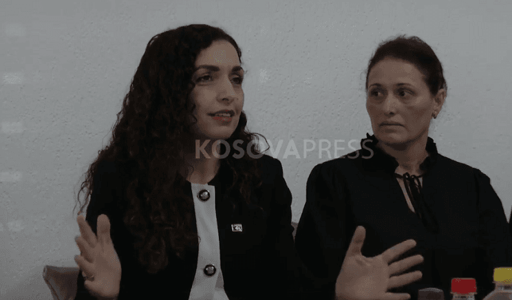 “Çizmja e Serbisë mo s’ka me shkelë në këtë shtet”, Vjosa Osmani shkon në familjen e Afrim Bunjakut pas vendimit
