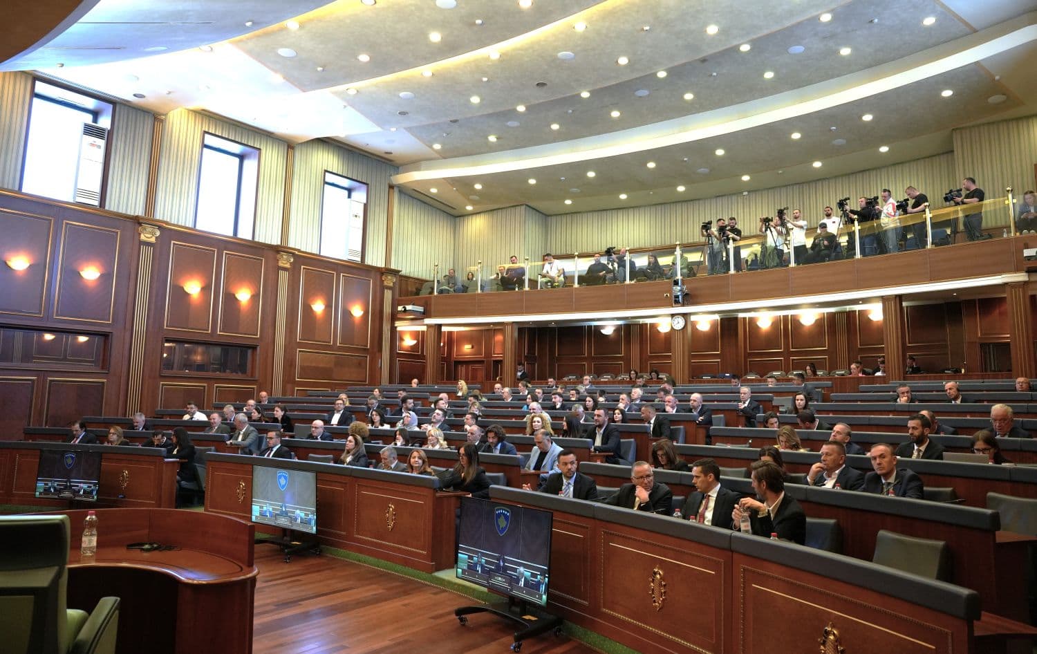 “Etje për pushtet e Kurtit”, pozita dhe opozita me akuza të ndërsjella për çështjen e Presidentit
