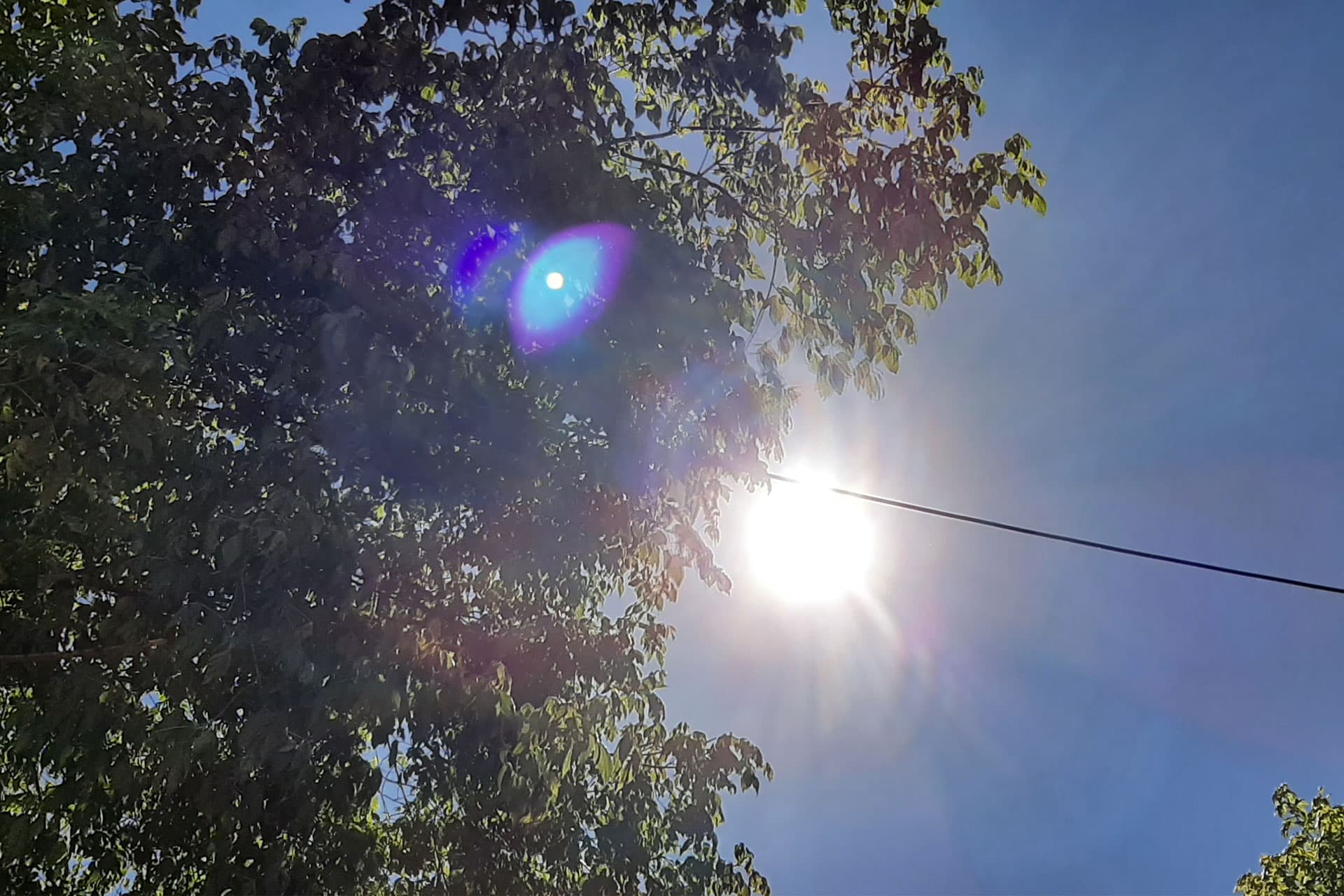 E diele e ngrohtë me temperatura deri 22°C