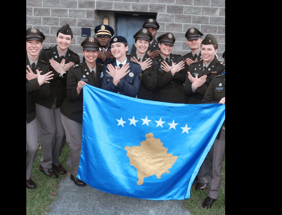 Ushtarakët e FSK-së shkëlqejnë në akademitë e NATO-s, diplomojnë me sukses në Mbretërinë e Bashkuar dhe SHBA