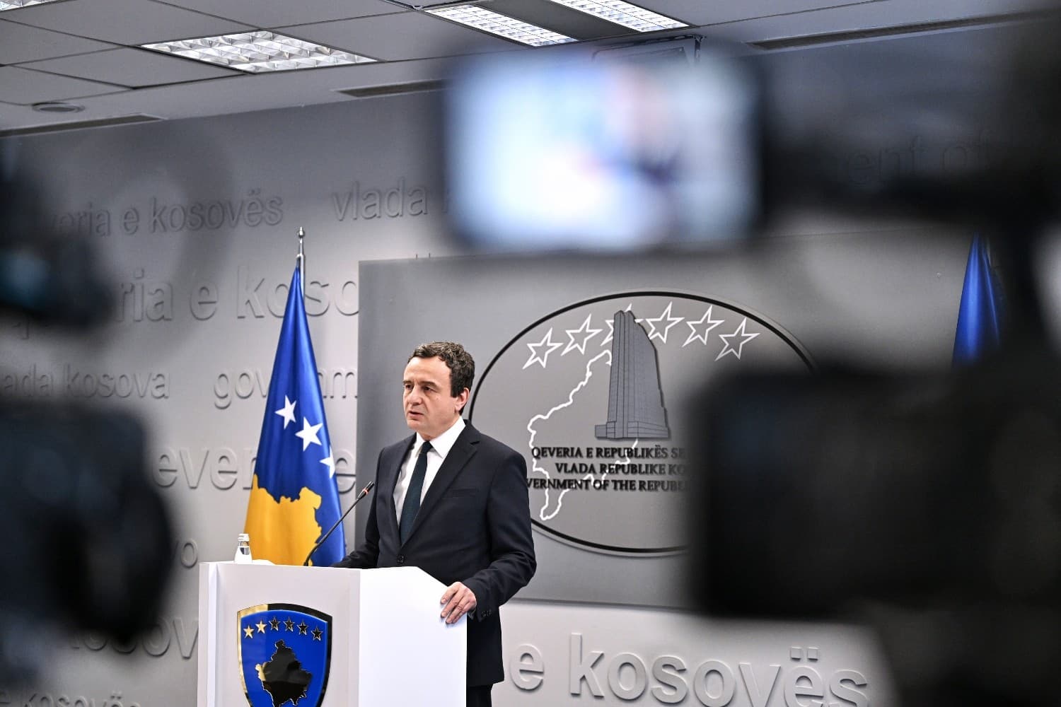 Kurti e ndryshoi vendimin për provimin e Jurisprudencës, pasi gjyqtarja Rrezarta Lleshaj s’i plotësoi kushtet