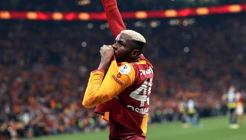 Galatasaray e fiton lehtë derbin dhe i afrohet titullit