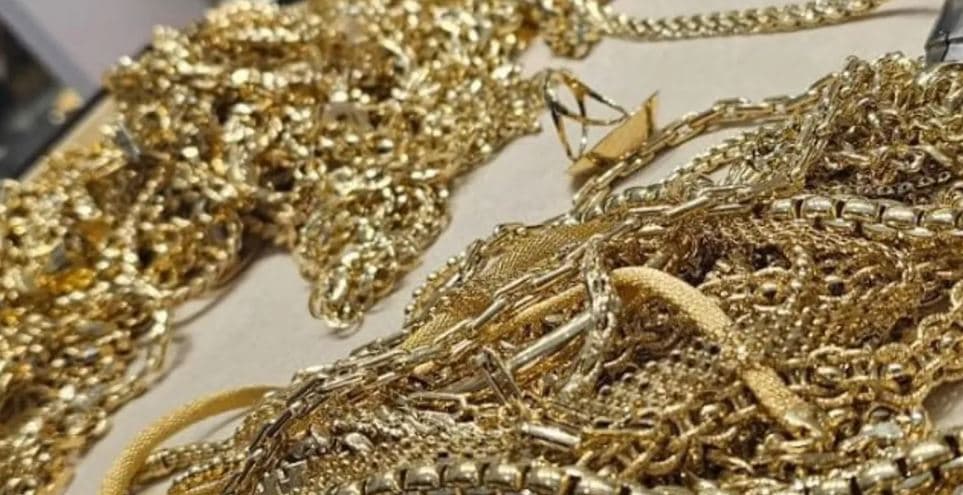 Prokuroria e Pejës për tre muaj sekuestron 20 vetura dhe rreth 50 kilogram ari