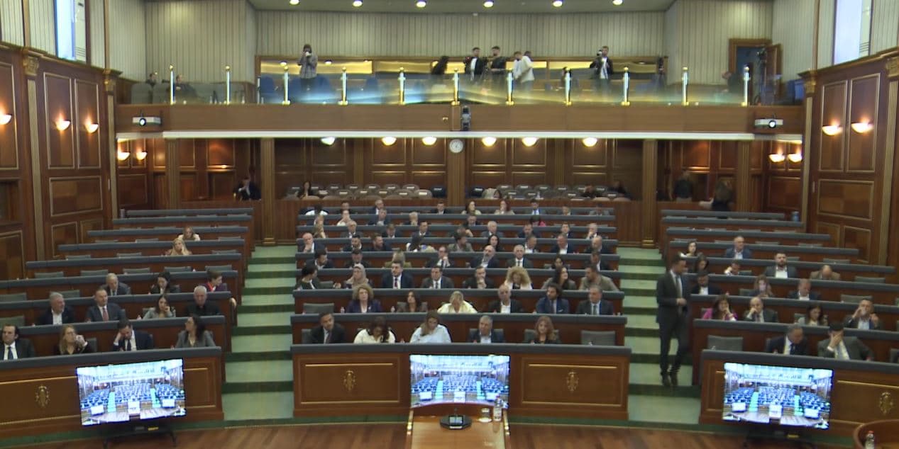 Kuvendi voton Komisionin për Provimin e Jurisprudencës mes kundërshtimeve të opozitës