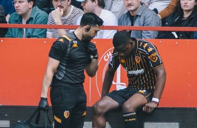 E dhimbshme! U kthye në fushë pas lëndimit të ACL-së, e pëson të njëjtin pas 10 minutave!