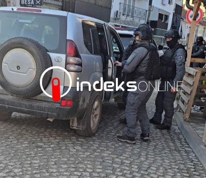 Dallavere me parcela/ Policia jep detaje për arrestimin e pesë personave në Ferizaj