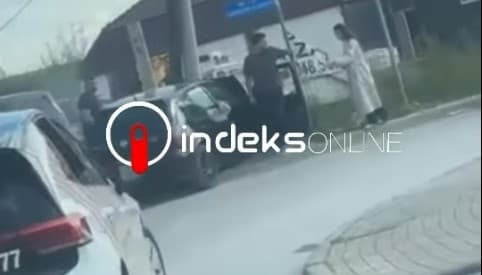 Vetaksidentohet rëndë një shofer në Hajvali, përplaset me shtyllën elektrike