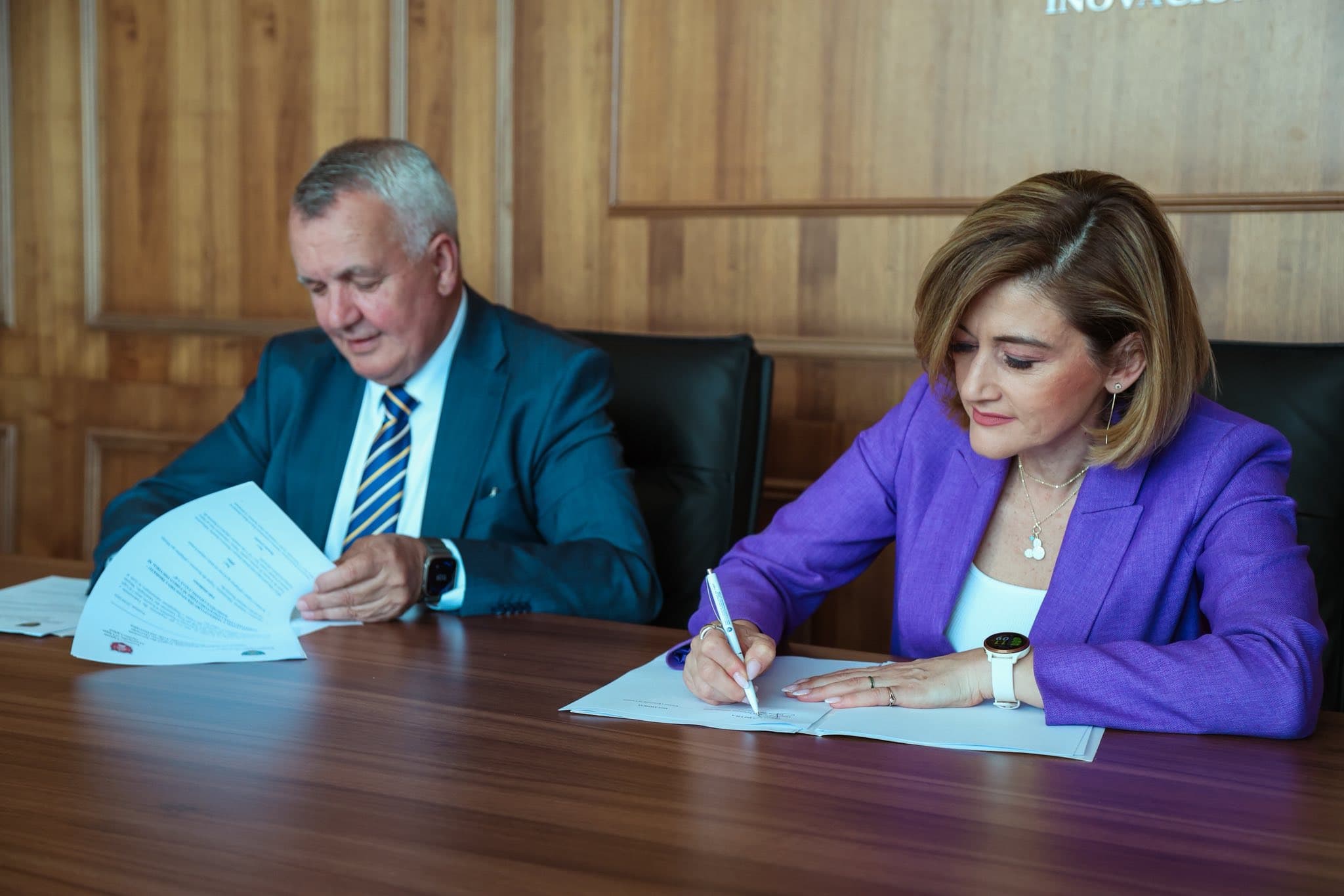 Nënshkruhet marrëveshja për projektin e punimeve në Parkun Industrial të Lipjanit