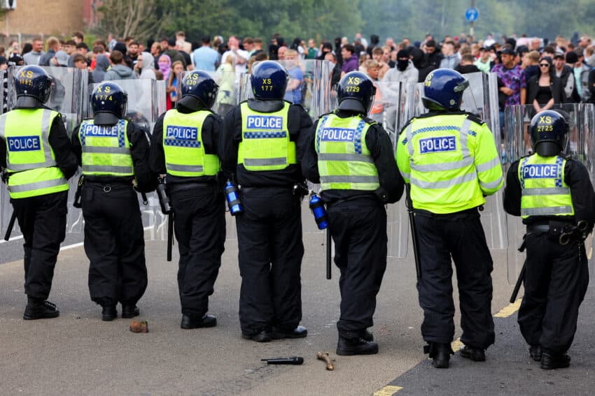 Policia britanike e shpall sulmin me thikë të dy burrave hebrenj si incident terrorist