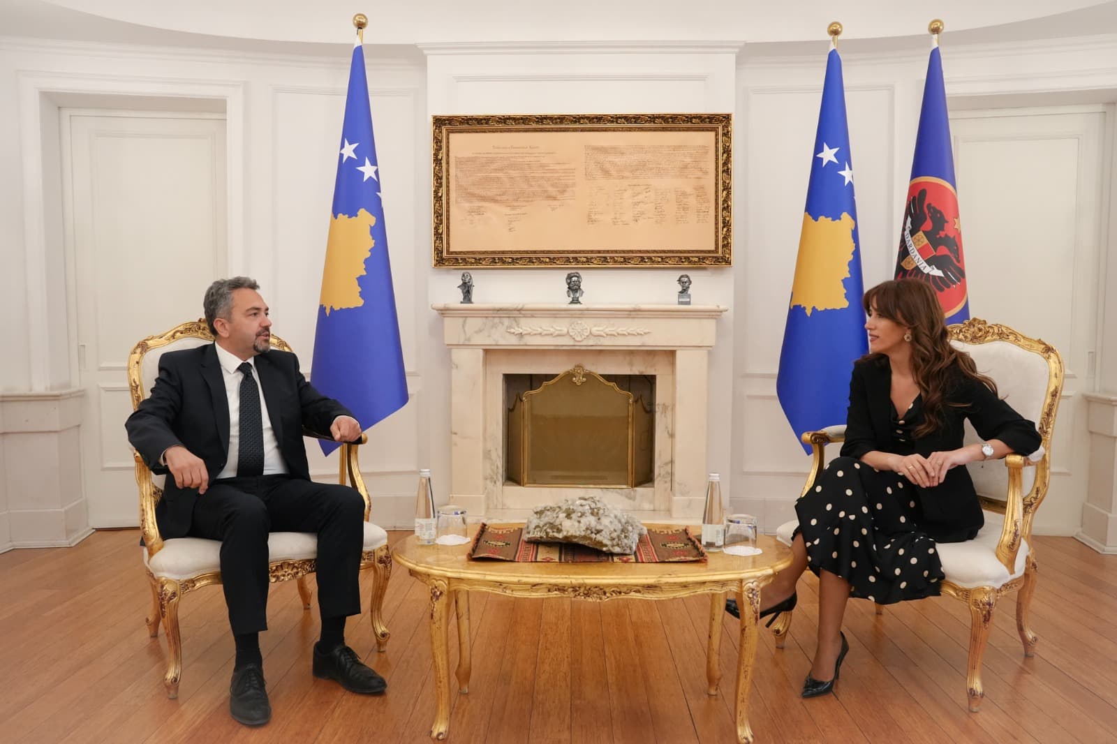 Haxhiu takon kreun e KQZ-së Kreshnik Radoniqin, diskutohen hapat për shpalljen e zgjedhjeve të reja