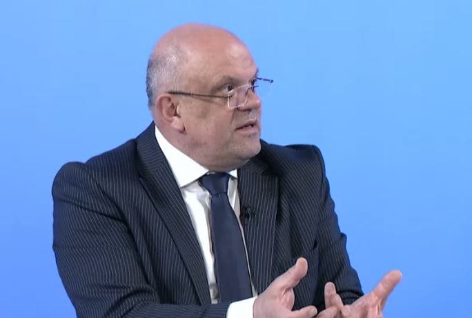“Opozita nuk ka kauzë, po bie në lojën e Kurtit”, Ukshini kritikon partitë opozitare