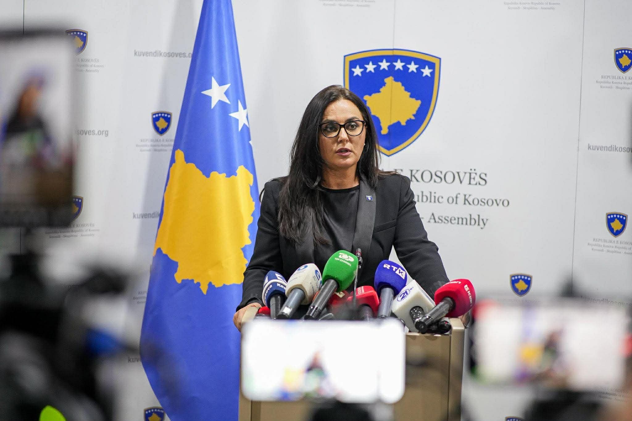 Lushaku-Sadriu: Kurti s’pranoi kompromis, drama me nënshkrime për t’ia lënë fajin dikujt