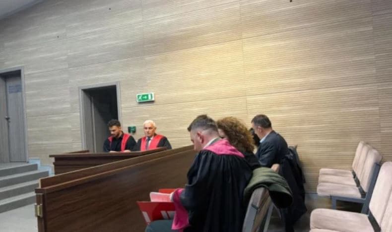 Rasti i gazit në Kuvend: Pacolli, Zyba e Millaku në bankën e të akuzuarve