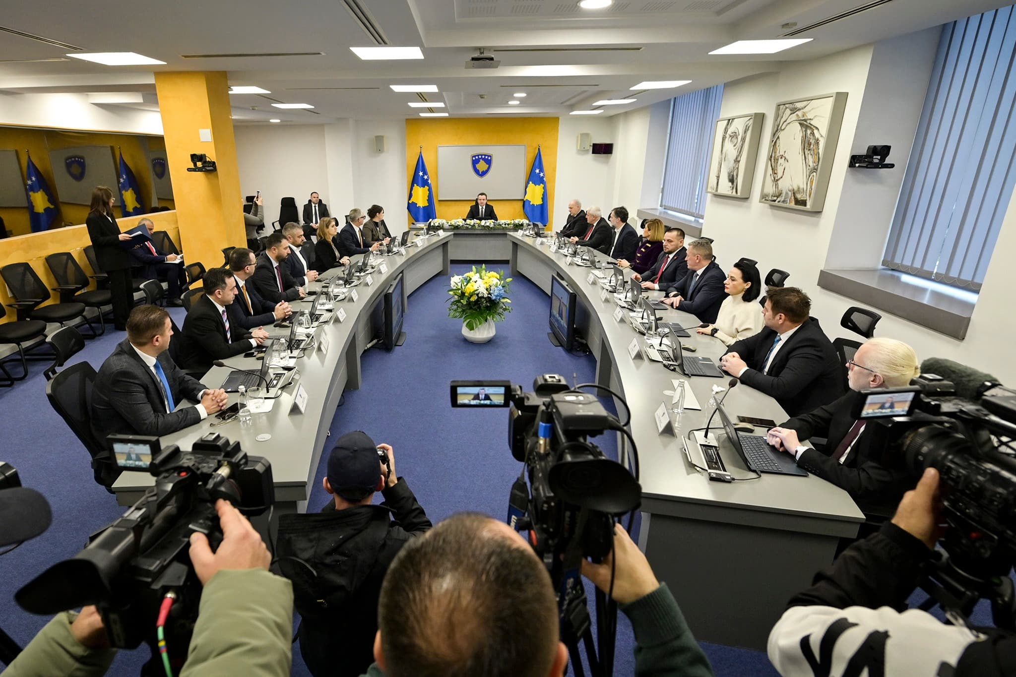 Qeveria miraton raportin e buxhetit dhe disa vendime financiare e institucionale në mbledhjen elektronike