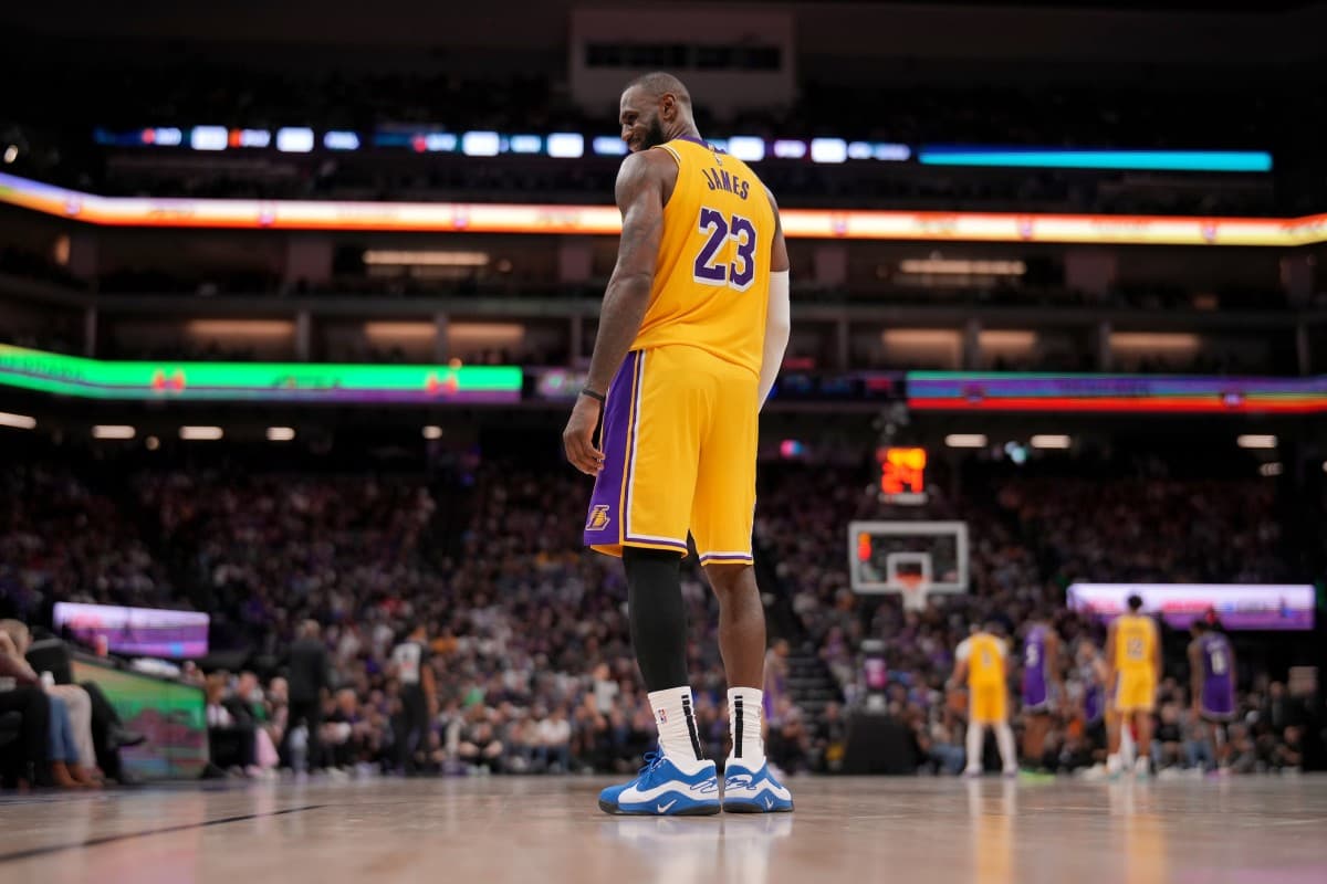 Legjenda vazhdon: LeBron James çon Lakers në gjysmëfinale të Perëndimit
