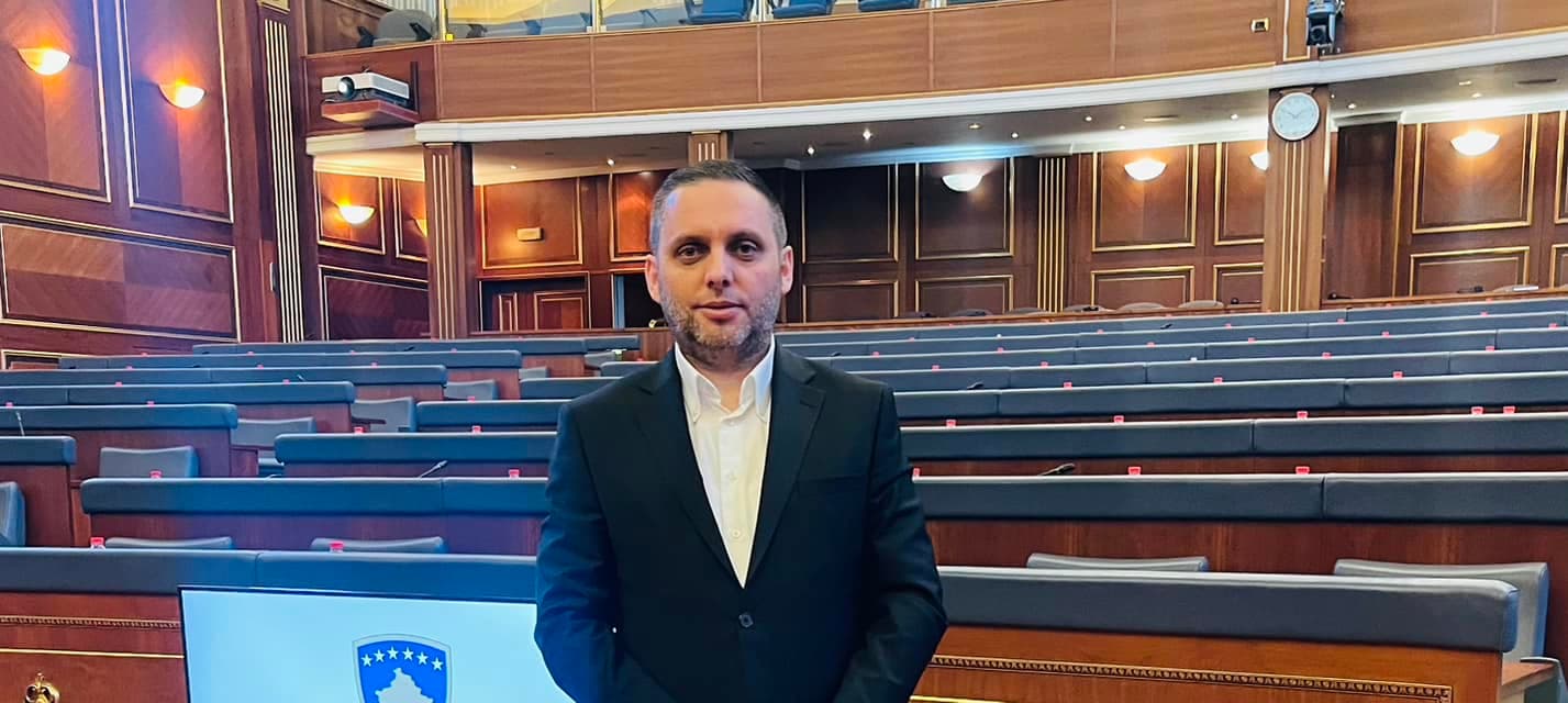 Klinaku, për rindërtimin e Xhamisë së Ibrit: Tentuan ta degradojnë, së shpejti do t’i shihet minarja