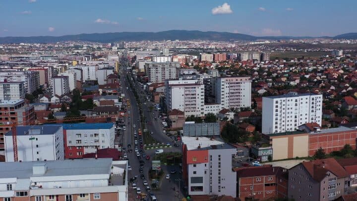 Fushë Kosovë, viktima pëson frakturë në kokë pas goditjes me mjet të fortë