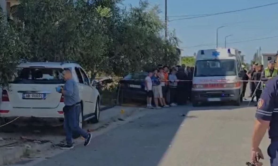 Tragjedi në Durrës, vetura përplas tre fëmijë derisa po luanin në trotuar – dy humbin jetën