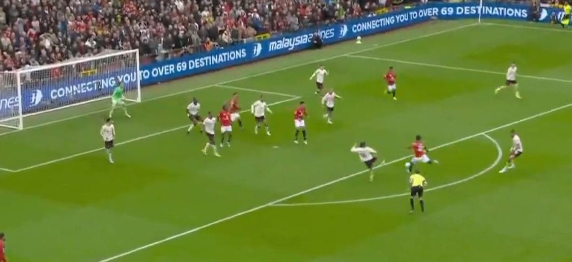 Supergol, Manchester Unitedi rikthen epërsinë ndaj Liverpoolit