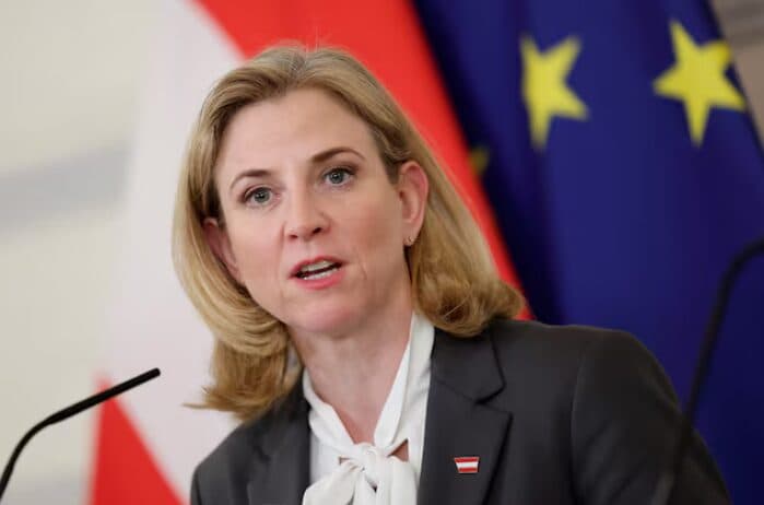 Austria dëbon tre diplomatë rusë për dyshime për spiunazh me antena në çati