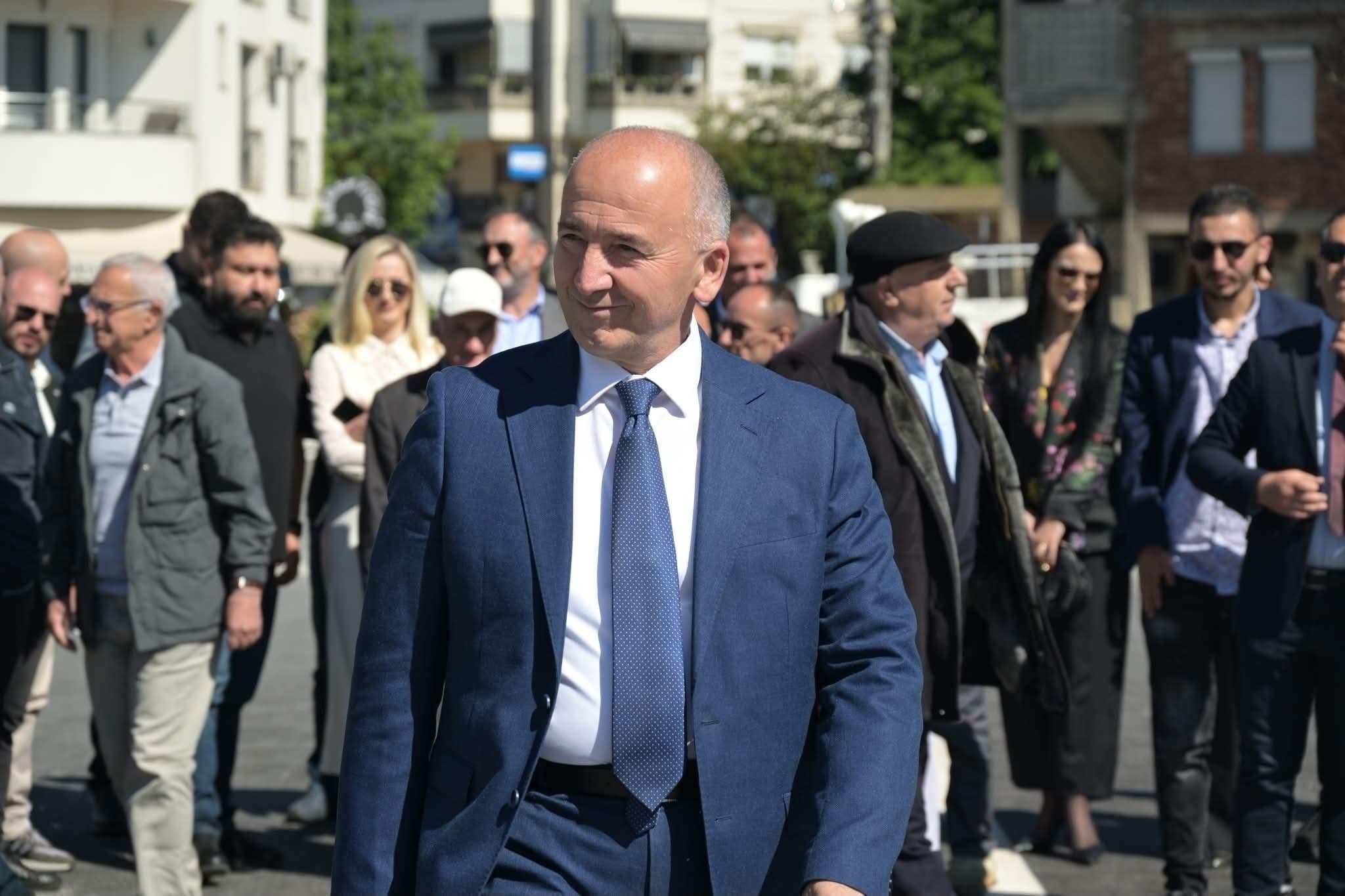 A ka dhënë dorëheqje nga LDK-ja? Flet Gazmend Muhaxheri