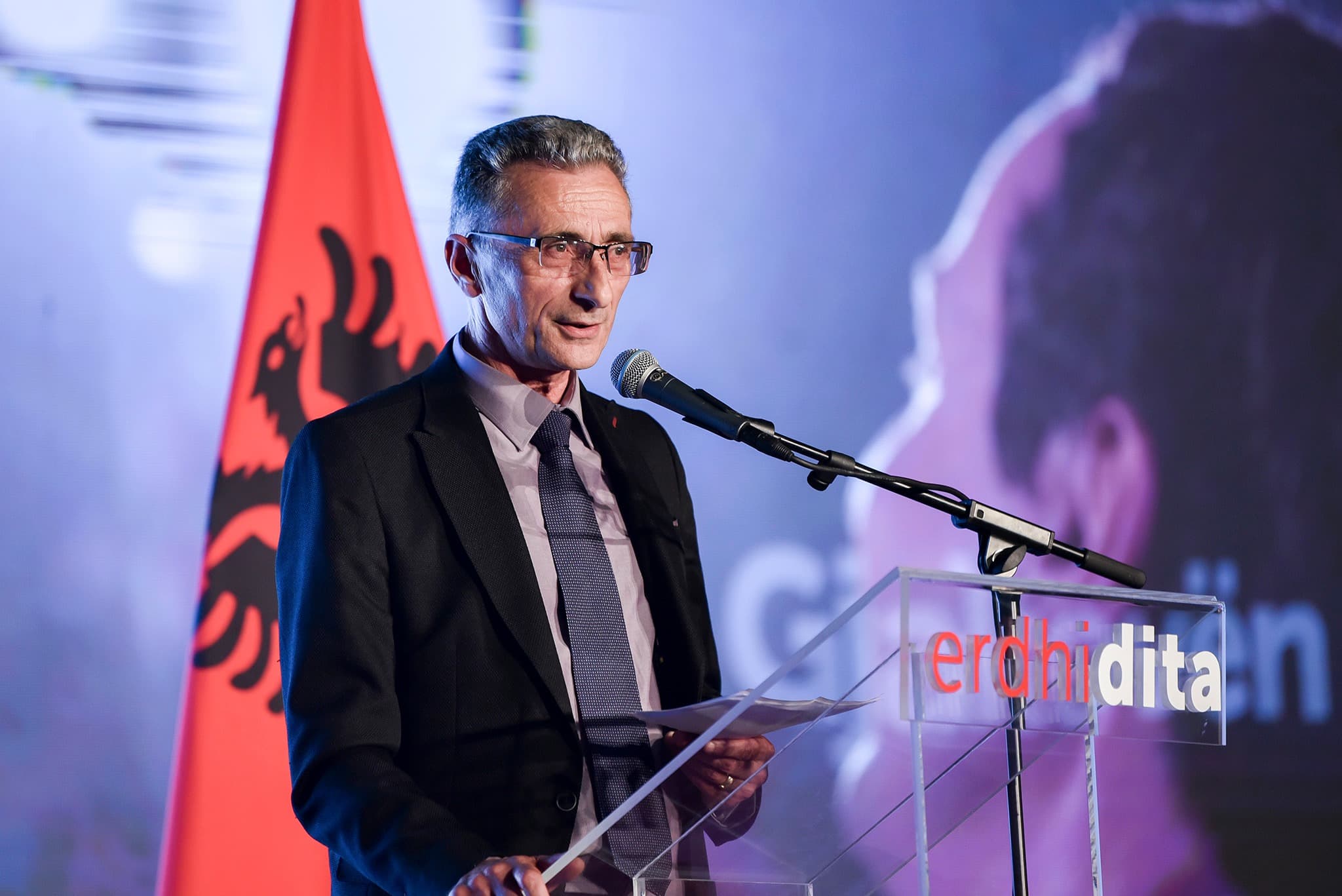 Feraj i LVV-së e lë Vjosa Osmanin fajtore për zgjedhjet e reja dhe përpiqet të bëjë humor: Ia kam harruar emrin
