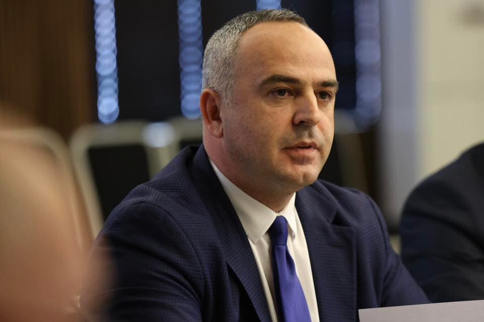 Manaj reagon pasi u shkarkua nga Rama: Kush nuk ka raport të mirë me LDK, nuk mund të ketë me mua