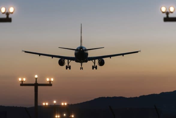 Linjat ajrore anulojnë 13 mijë fluturime në maj për shkak të krizës së karburantit