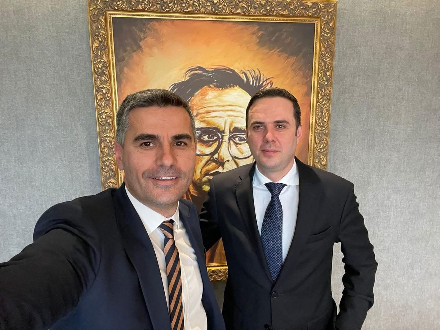 “Më mbani për fjale, pas 9 nëntorit e trajtoj këtë rast” – Gjashtë muaj pas, Tahiri mbetet kryetar i degës në Vushtrri, Abdixhiku thotë se i refuzuan dorëheqjen