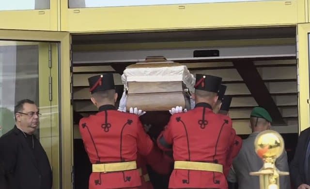 Nisin homazhet në nder të ish-kreut të Kuvendit të Shqipërisë, Servet Pëllumbi