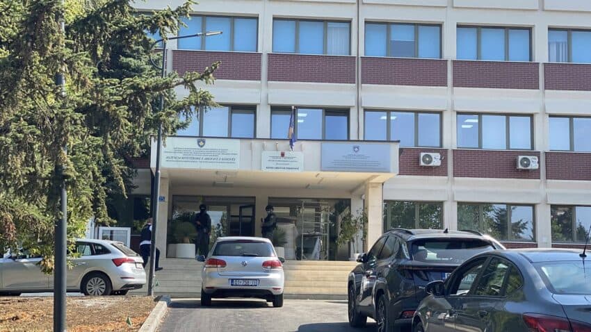 Aksioni në Agjencinë Kadastrale i lidhur me dokumente pronash