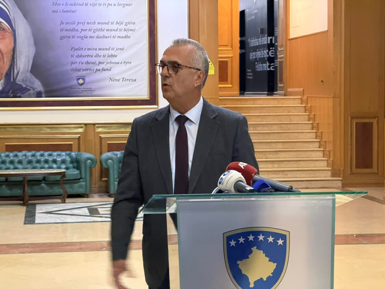 Nuk e kandiduan, por Dugolli thotë se Osmani s’do ketë aleatë më të sinqertë se VV e Kurti