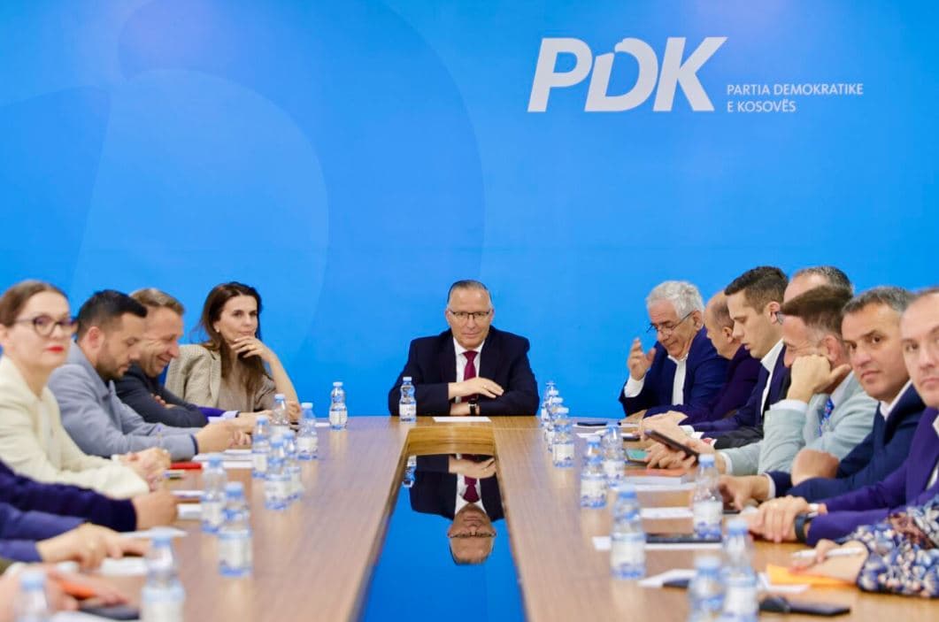 PDK mobilizohet për zgjedhje: Memli Krasniqi në krye të fushatës, Hamza falënderon Ferat Shalën
