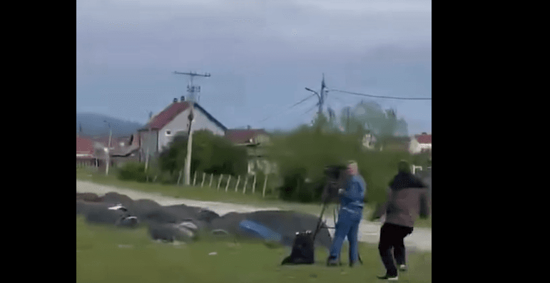 Sulmohet ekipi i Klan Kosovës derisa po raportonin për rastin e rëndë në Ferizaj, reagon AGK