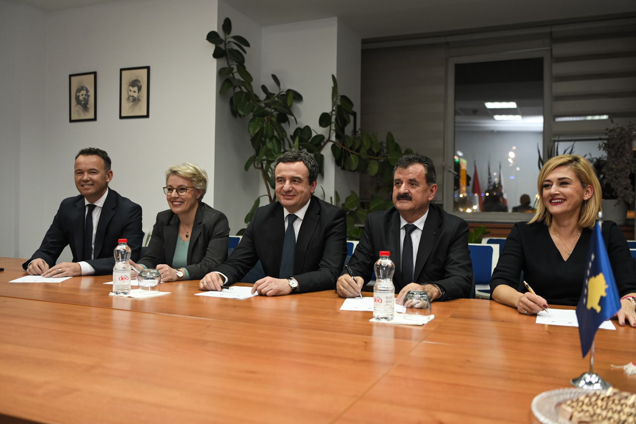 E konfirmuar: Lëvizja Vetëvendosje e ka regjistruar koalicionin me Guxo, Alternativa dhe PSHDK për zgjedhjet e 7 qershorit