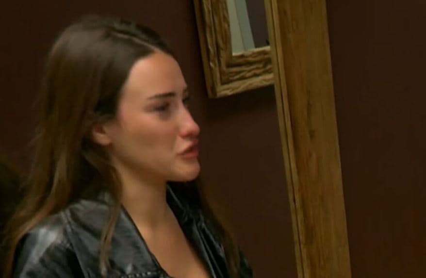 “Mos guxoni…”, Vanesa shpërthen në lot pas pyetjeve të Henrit